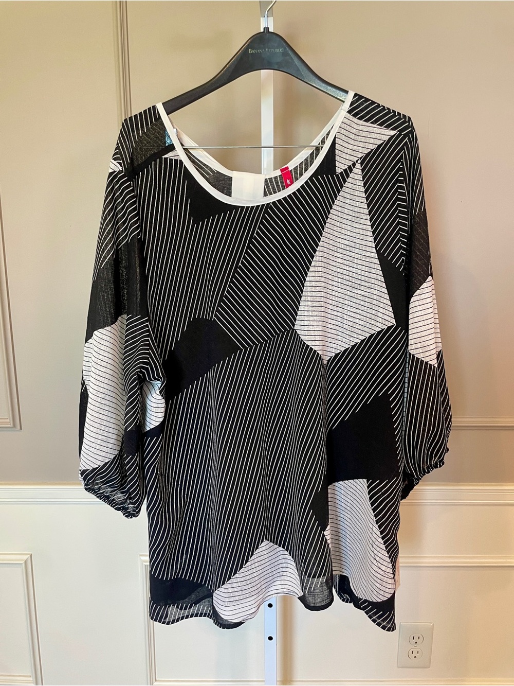 New IC by Connie K Blouse 3X Black White Abstract Peasant Sleeve Lightweight